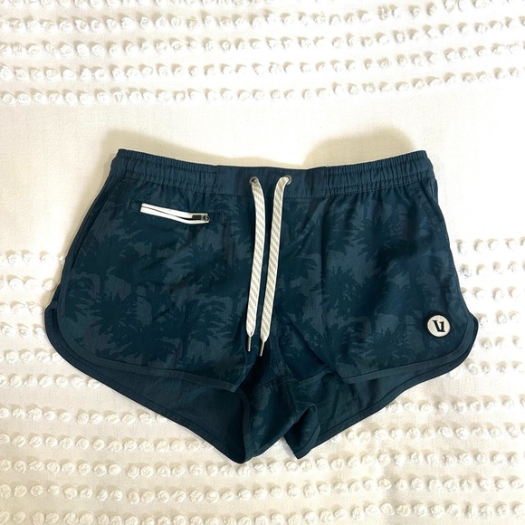 vuori shorts - Picture 1 of 2